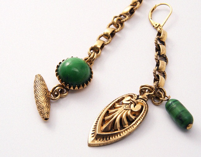[SALE] GREEN STONE GOLD PALACE EARRING