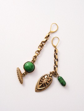 [SALE] GREEN STONE GOLD PALACE EARRING